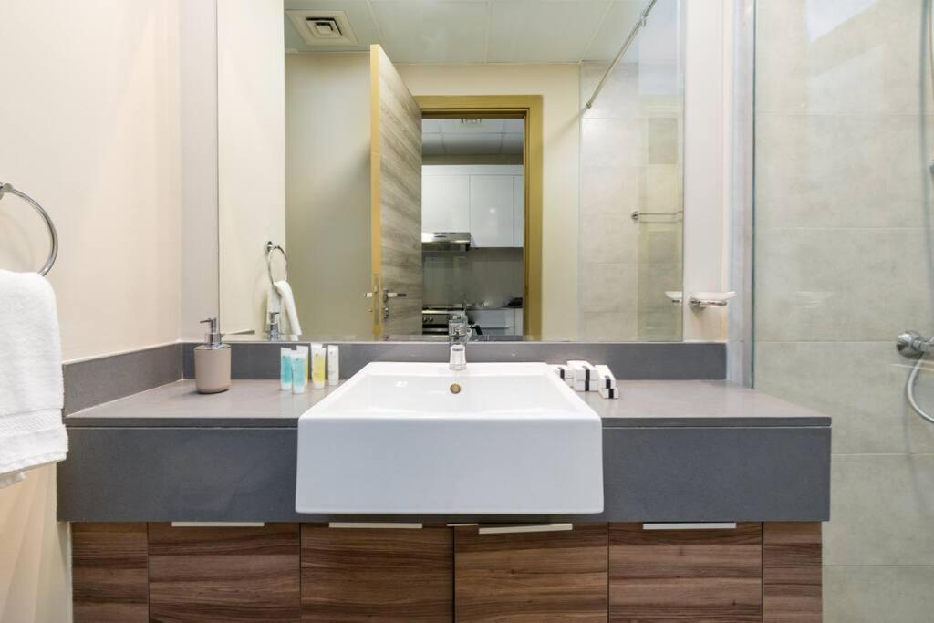 Bloom Heights: Pool, Gym & Wi-fi - Jvc - * Dubai