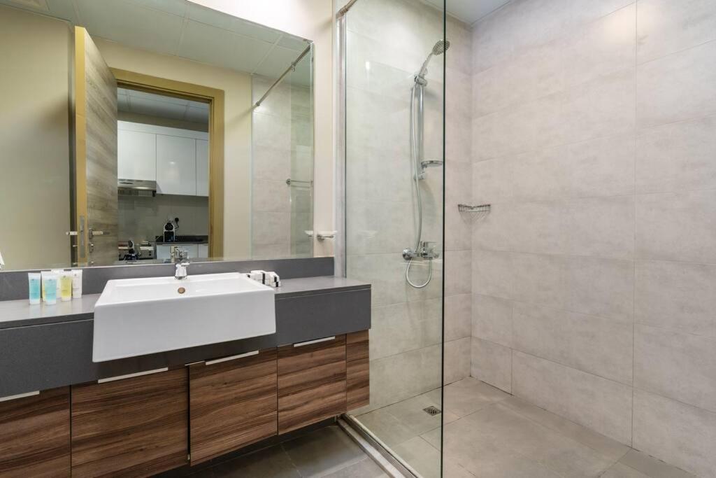 Apartment Bloom Heights: Pool, Gym & Wi-fi - Jvc - *