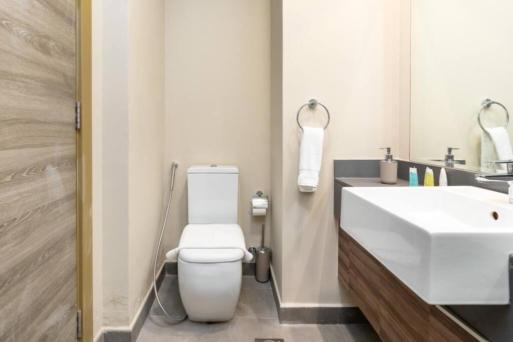 Bloom Heights: Pool, Gym & Wi-fi - Jvc - Apartment *